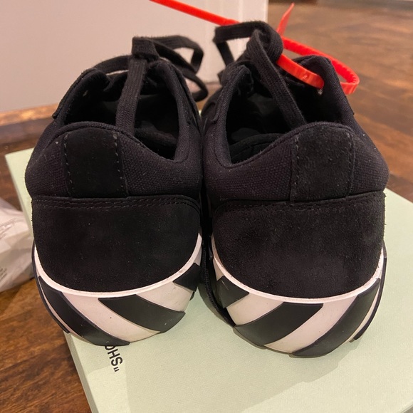 Off-White Low Vulcanized Sneakers - Picture 4 of 15